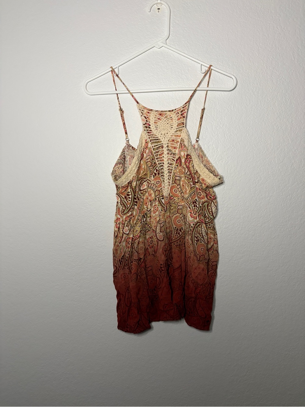 Gimmicks By Bke Woven Bohemian Ombré Paisley Print Top High Neck Halter Size M